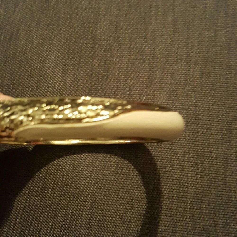 Gold and white pleather bracelet - Picture 2 of 3